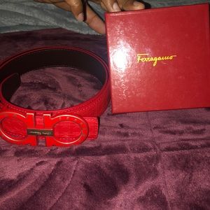 Barely used Feragamo belt